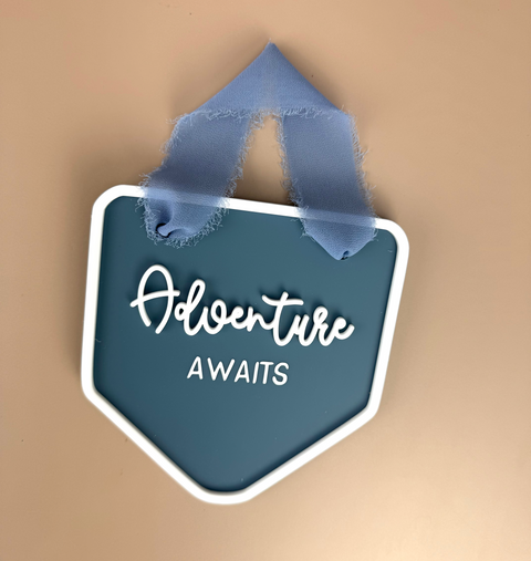 Decor Wall Banner - Adventure awaits - Luma Light