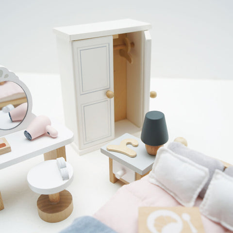 Daisylane Master Bedroom Doll Furniture - Le Toy Van