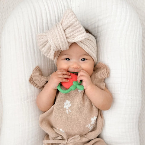 Handle Teether - Strawberry - Itzy Ritzy